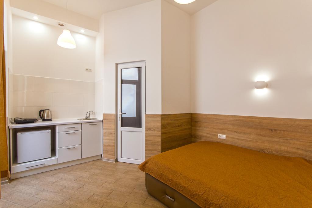 Mini Smart Apartments On Shpytalna 13- Economy Apartment Львів Екстер'єр фото