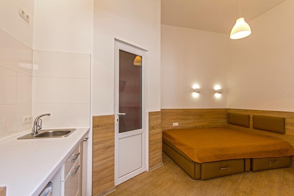 Mini Smart Apartments On Shpytalna 13- Economy Apartment Львів Екстер'єр фото